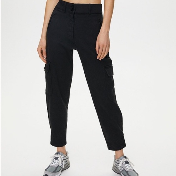 Aritzia Pants - Aritzia Wilfred Modern Cargo Utility High Waisted Pockets Black Pant Size 0